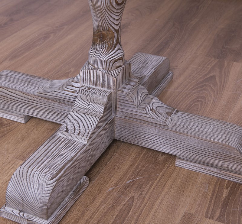 table-de-bistrot-plateau-carre-largeur-80cm-hauteur-78cm-pin-massif-personnalisable-lokimob-LM675-plateau-chene-TopV061-BP070-5