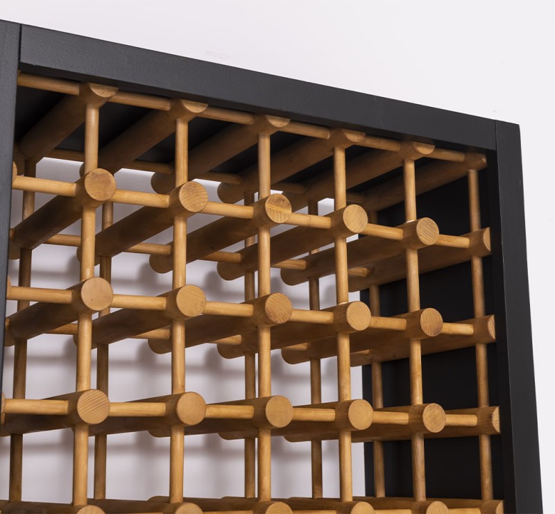 casier-à-vin-102-bouteilles-pin-massif-noir-et-bois-ciré-double-couleurs-lokimob-LM736-L003-C002 (3)