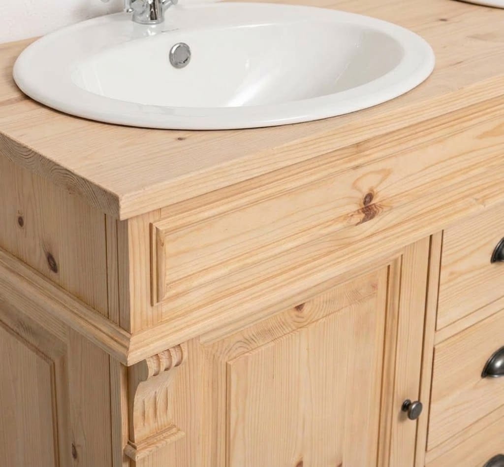 Gros plan sur les finitions en bois naturel et la vasque en céramique blanche du meuble de salle de bain double vasque LM4001_L0 de Lokimob