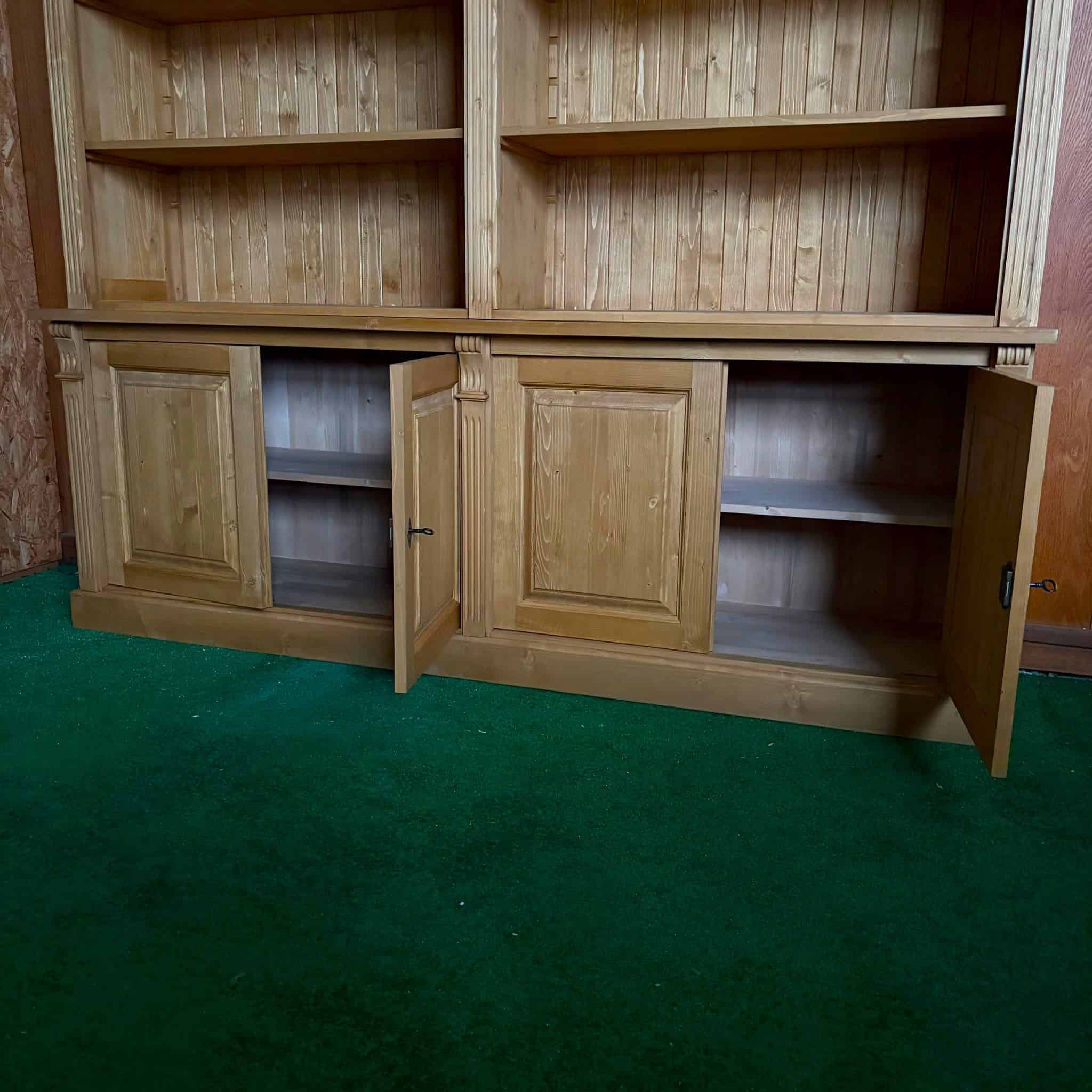 Intérieur des portes basses avec étagères de rangement lokimob