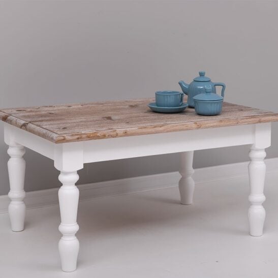 Petite table de salon en pin massif